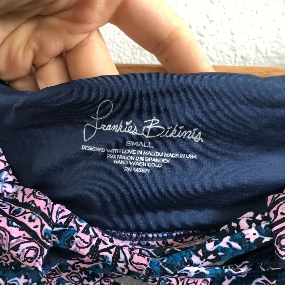 NWT FRANKIES BIKINIS Shiloh Top Small Size